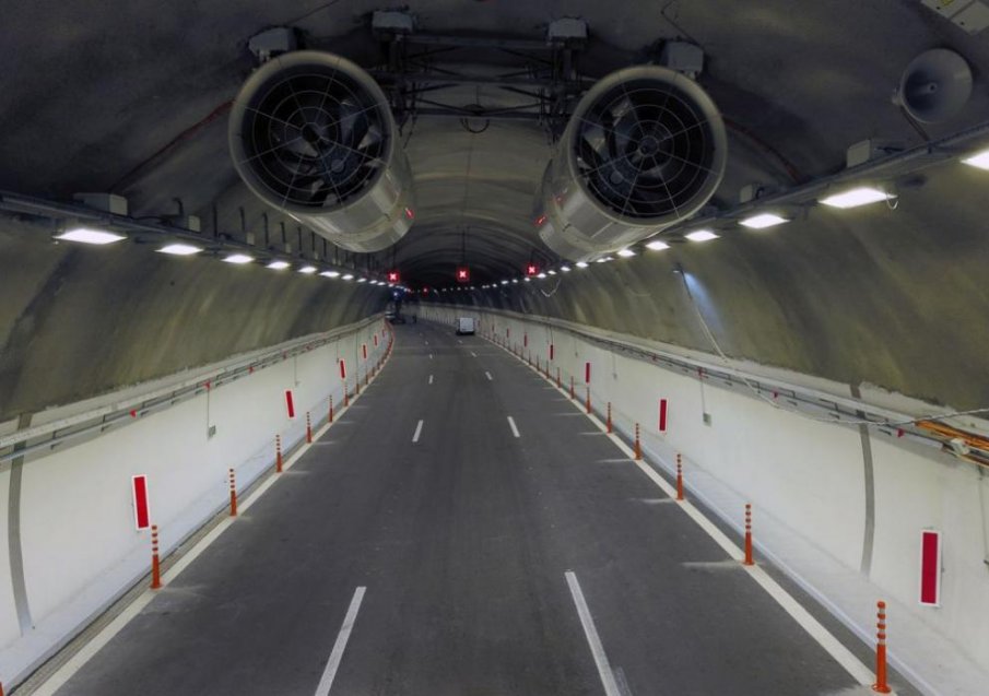 От АПИ предупреждават: Шофьорите да карат с повишено внимание в тунел Големо Бучино