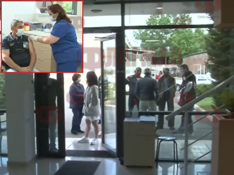 Опашка за ваксини се изви в Слънчев бряг