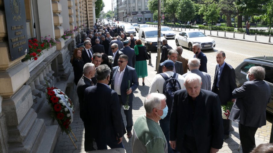 ПОСЛЕДНО СБОГОМ: Политици и военни се простиха с генерал Никола Колев (СНИМКИ)