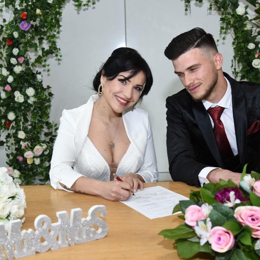 Първата риалити звезда се омъжи за албанец (СНИМКИ)