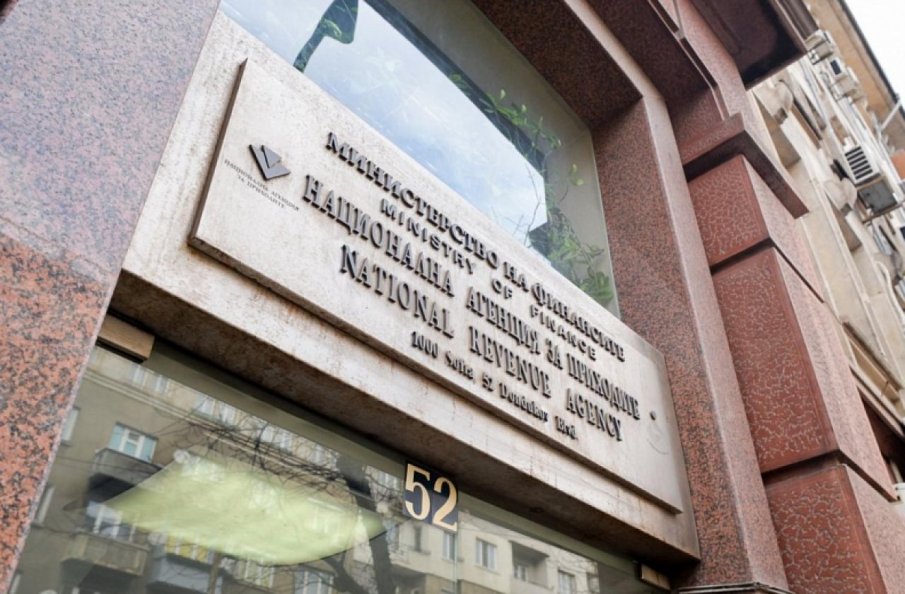 Осъдиха НАП да плати 650 лева за теча от кибератаката преди 2 години