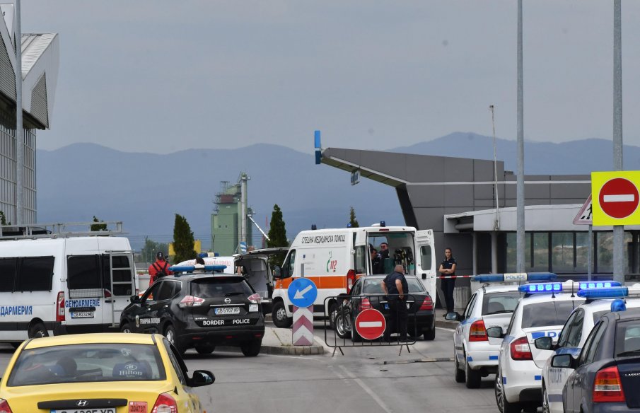 НОВИ РАЗКРИТИЯ: Простреляната в метрото трябвало да лети за Брюксел, стрелецът - бивш военен