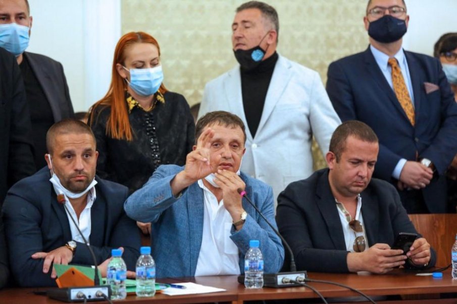 ИЗВЪНРЕДНО В ПИК TV: Шефът на Градус Иван Ангелов с показания пред прокуратурата (ВИДЕО/ОБНОВЕНА)