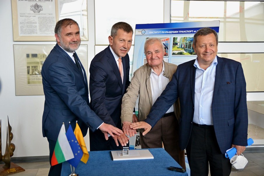 Георги Тодоров: Институтът по въздушен транспорт се установи като ковачница за кадри за авио индустрията (СНИМКИ)