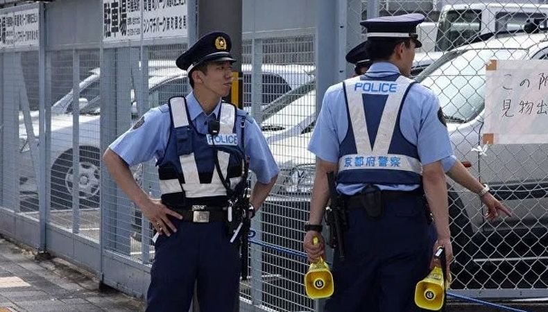 Мъж рани с нож петима души в Япония