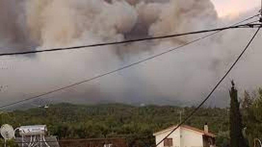 ОГНЕН АД: Евакуираха села и манастири край Атина (ВИДЕО)