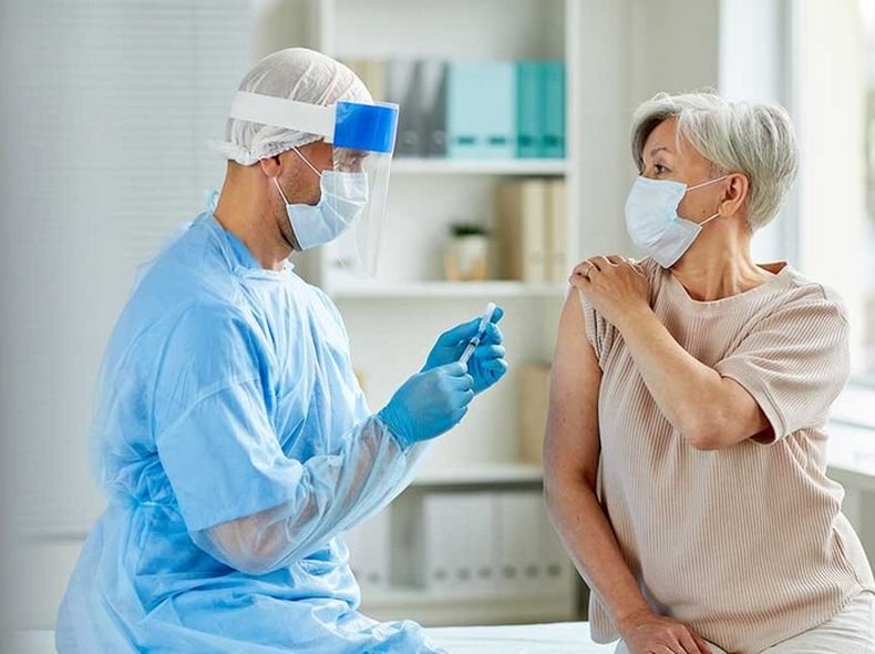 Великобритания ваксинира напълно близо 26 милиона души