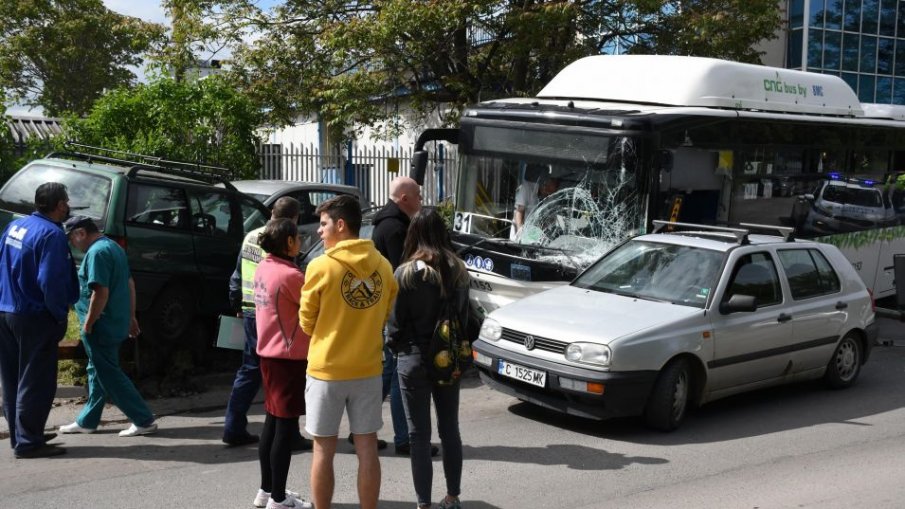 Шофьорът на автобуса от мелето в Орландовци не може да обясни защо е натиснал газта вместо спирачка