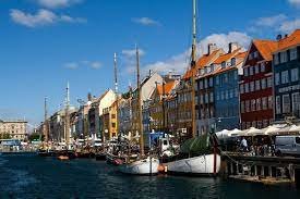 Финансовият министър на Финландия подава оставка, сменя го партийната му шефка