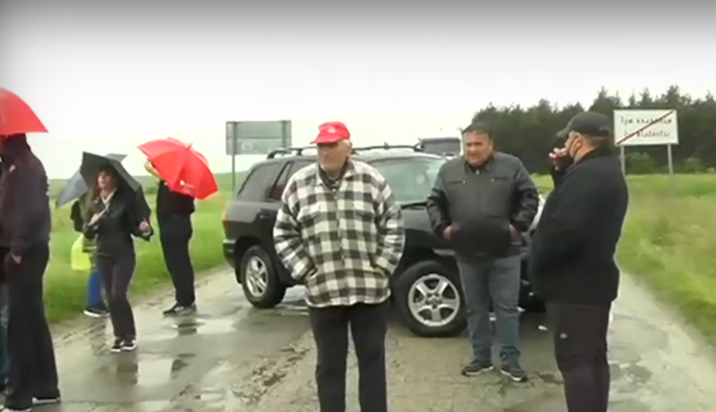 Жители на Северозапада на протест зарази лошите пътища (СНИМКИ)