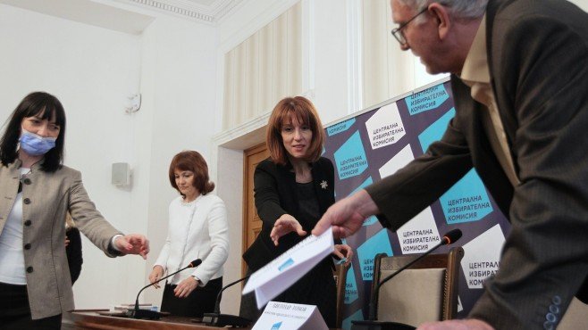 Готвят разяснителна кампания за машинното гласуване