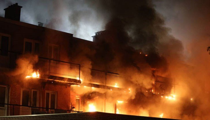 ИЗВЪНРЕДНО: Пожар лумна в блок с българи в Хага, Външно потвърди