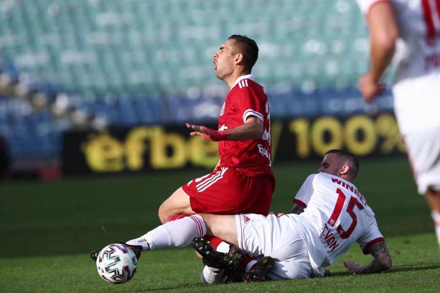 ЦСКА 1948 победи ЦСКА и връчи среброто в шампионата на Локо Пд.