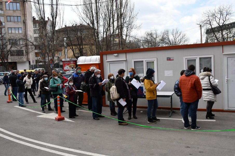 Пред Пирогов ще ваксинират срещу COVID-19 и през уикенда