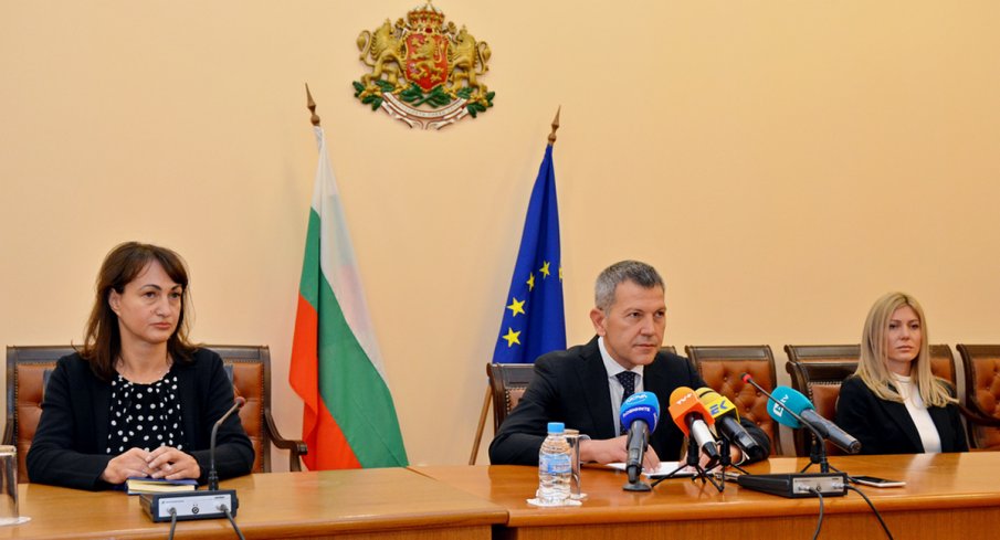 Министър Георги Тодоров със заявка за реанимиране на тревясали летища