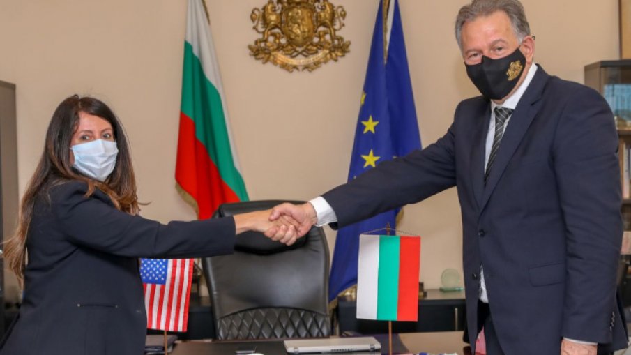 Министър каза на посланика на САЩ, че Планът за възстановяване ще се коригира