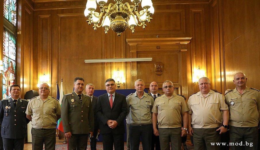Военният министър: Българската военно-образователна система носи най-добрите световни традиции (СНИМКИ)