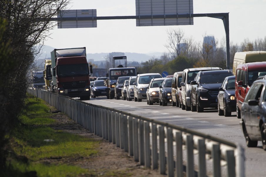 АПИ обяви мерки за отпушване на трафика по празниците