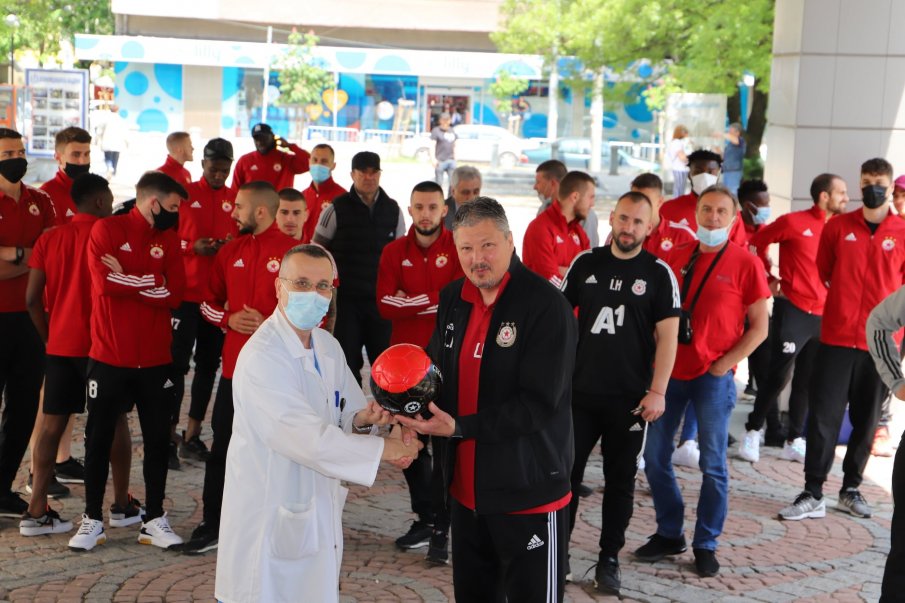 ЦСКА преговаря с букмейкър за продажба на акции, а треньорът на Роналдо си замина в Португалия