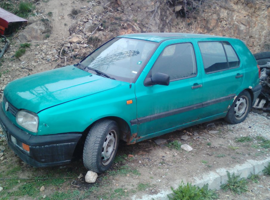 Заловиха 12-годишни тийнейджъри, откраднали колата на билкар