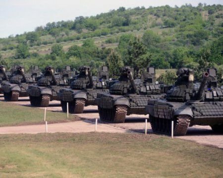 Русия подари на Сърбия 30 танка T-72MС и 30 бронетранспортьора