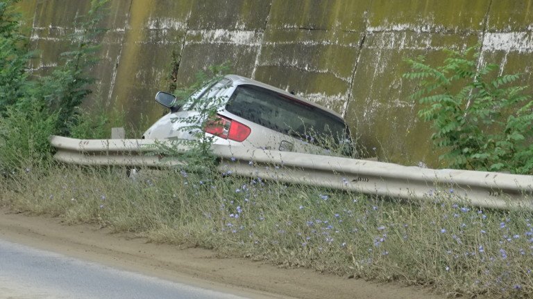 Шофьор издъхна на място след удар в мантинела на магистрала Марица