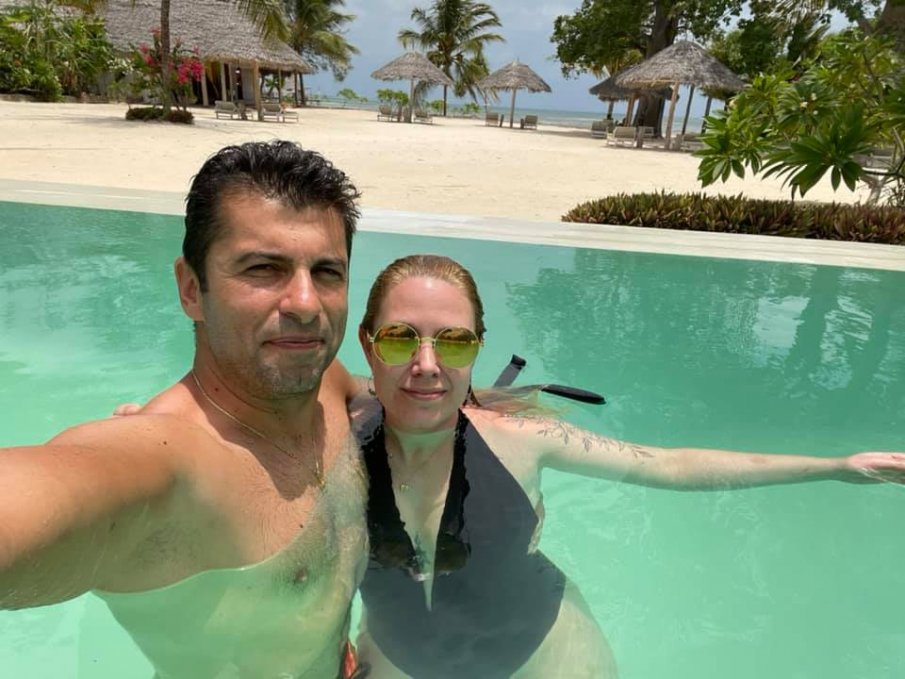 САМО В ПИК И РЕТРО: Министър Кирил Петков на почивки за 10 бона! С жена му спят в хотели по 400 лева на нощ в Кения и Занзибар (УНИКАЛНИ СНИМКИ)