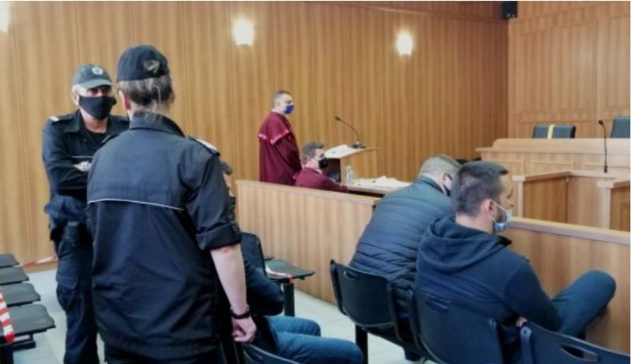 Адвокатите на подсъдимите полицаи от пловдивското Трето РУП поискаха открит процес