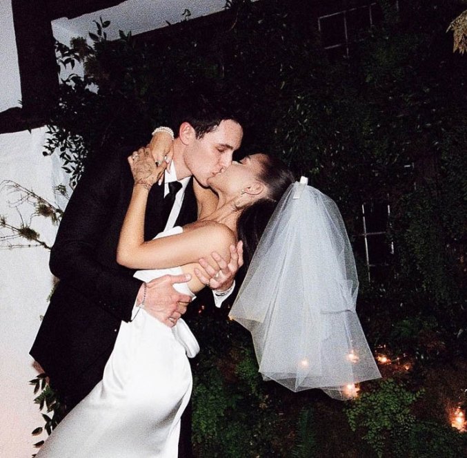 Ариана Гранде подаде документи за развод