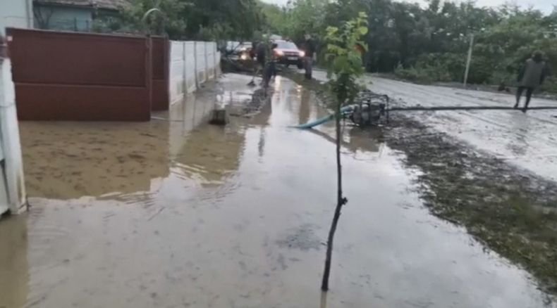 Наводнения в Румъния заради проливни дъждове