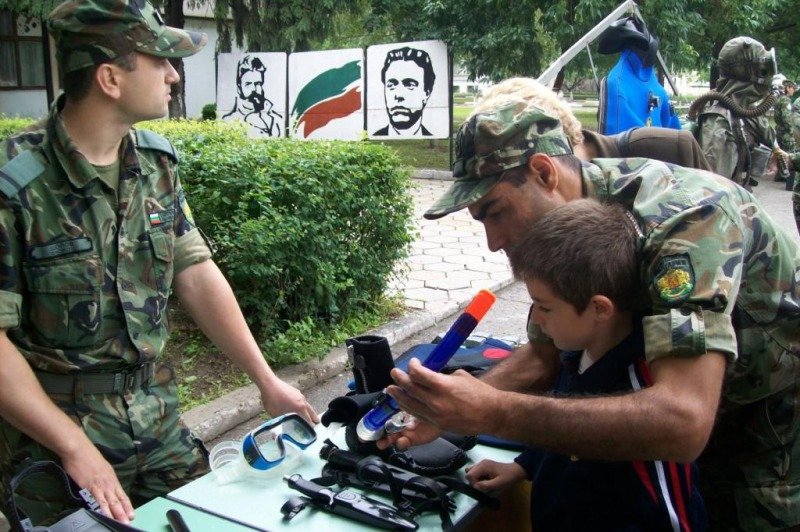 Армията отваря врати за децата на 1 юни