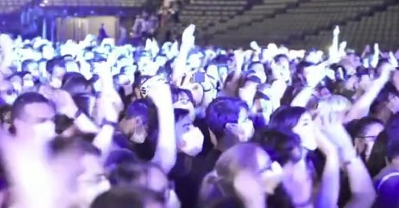 ЕКСПЕРИМЕНТАЛНО! Хиляди присъстваха на концерт в парижка зала