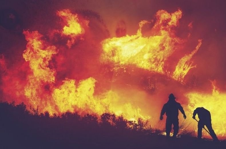 Горски пожар лумна след френско военно учение в Румъния, изпепели 400 хектара