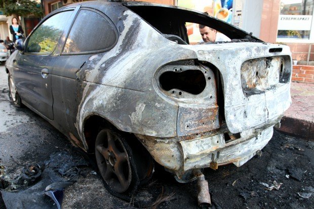 Лек автомобил изгоря при пожар в Попово