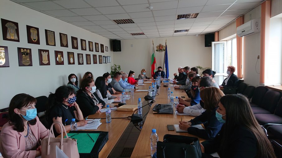 Областният управител на Софийска област Радослав Стойчев се срещна с кметовете на общините относно изборния процес
