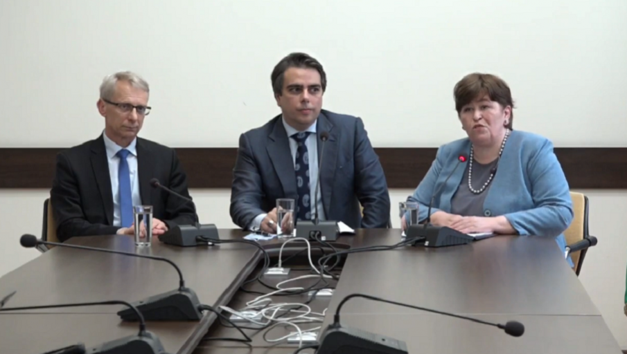 ИЗВЪНРЕДНО В ПИК TV! Трима министри с брифинг за мерките в образованието и туризма - ученици и учители с безплатни екскурзии през лятото (ВИДЕО/ОБНОВЕНА)