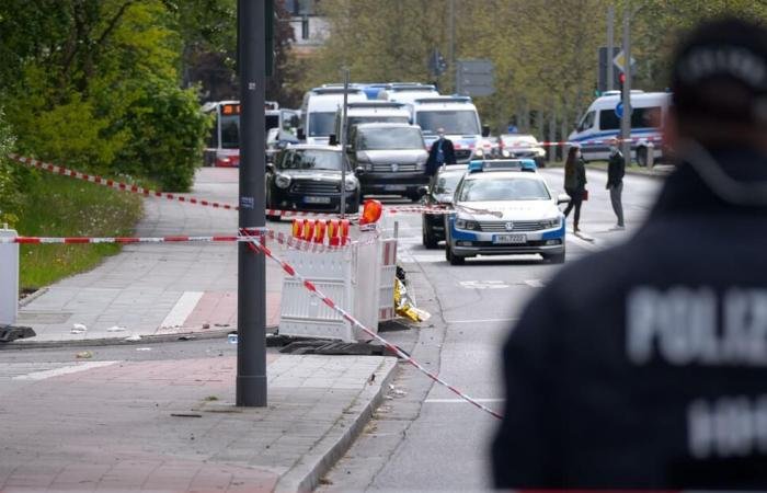 Полицаи застреляха въоръжен с нож в Хамбург, крещял Аллах Акбар