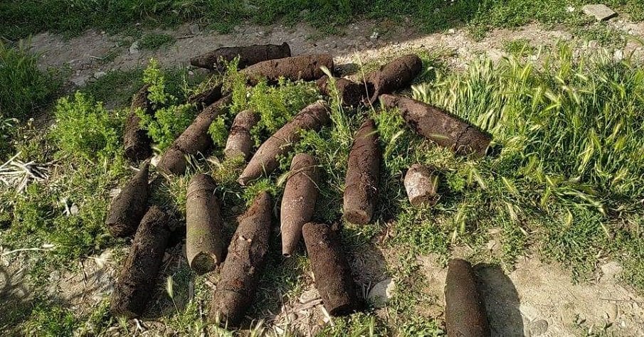 Специализирани екипи от Сухопътните войски обезвредиха стари снаряди (СНИМКИ)