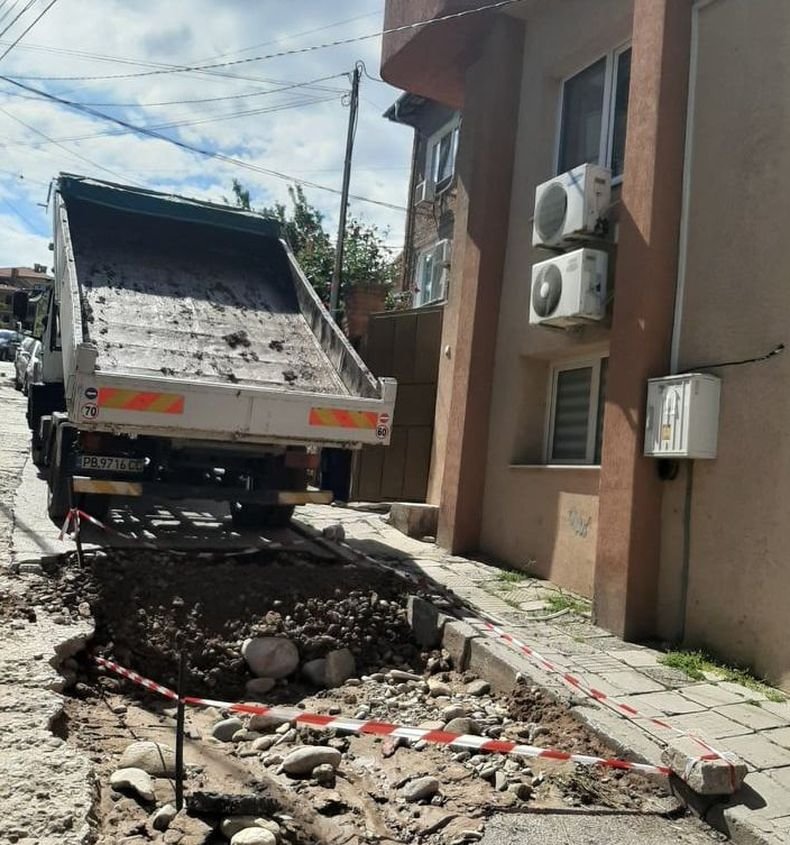 Близо пет тона инертни материали събрани за ден след урагана, преминал през Асеновград (СНИМКИ)