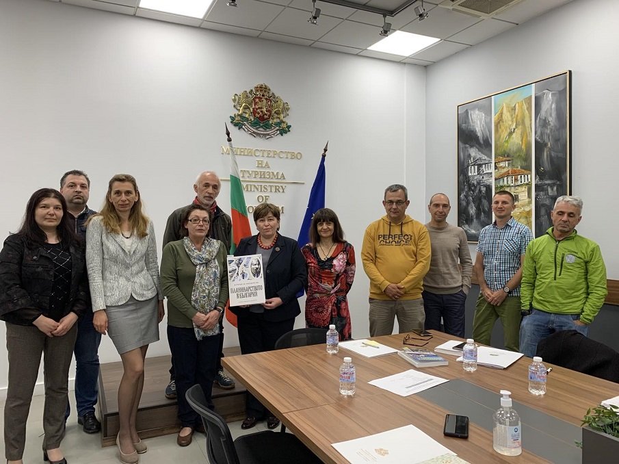 Планинските водачи поискаха съдействие от Стела Балтова за приемане на правилник за пешеходните маршрути (СНИМКИ)