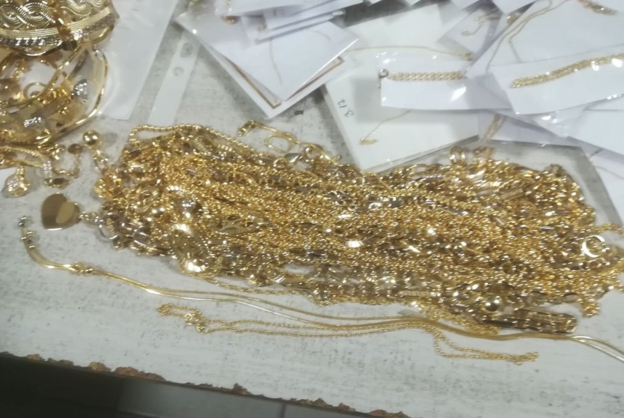 Откраднаха пари и злато от апартамент в Добрич