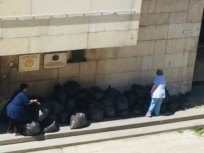 НОВ ЕКШЪН С РАШКОВ: Какво изнасят с черни чували от МВР?