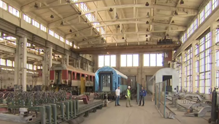 ГЪРМИ СКАНДАЛ: Ремонтират 15 вагона за 27 милиона лева