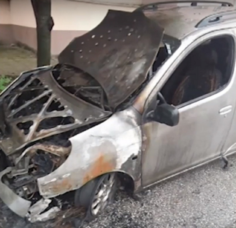 Кола се запали в движение в района на Сливен