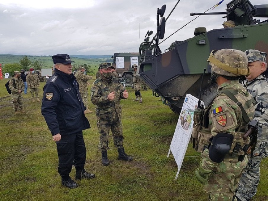 Началникът на отбраната присъства на военно учение на полигон „Чинку“ в Румъния
