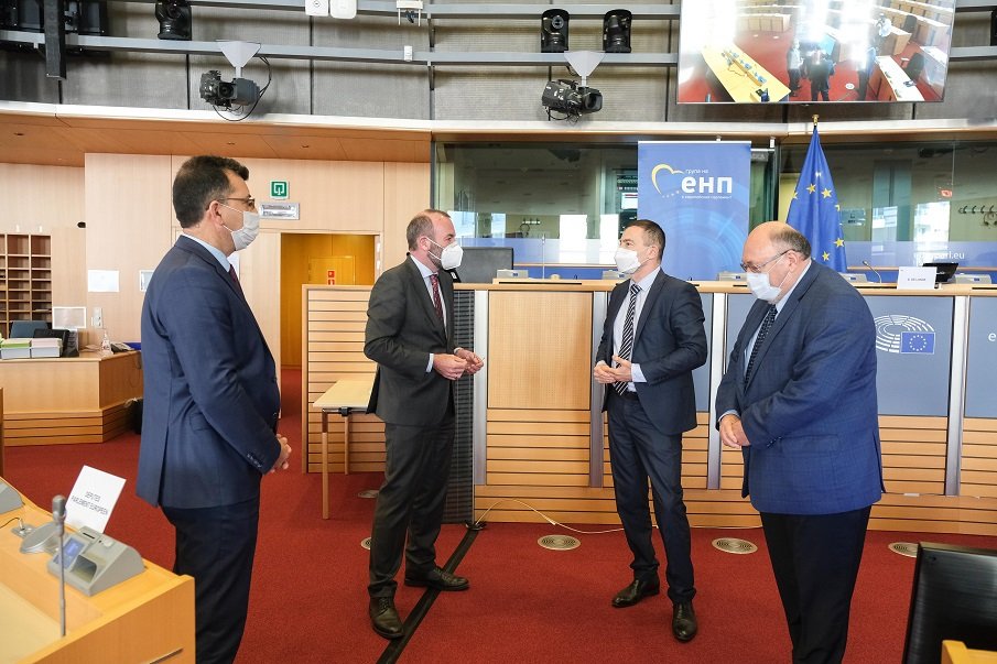 Манфред Вебер с мощна подкрепа към коалицията ГЕРБ/СДС за изборите и ситуацията в България (СНИМКИ)