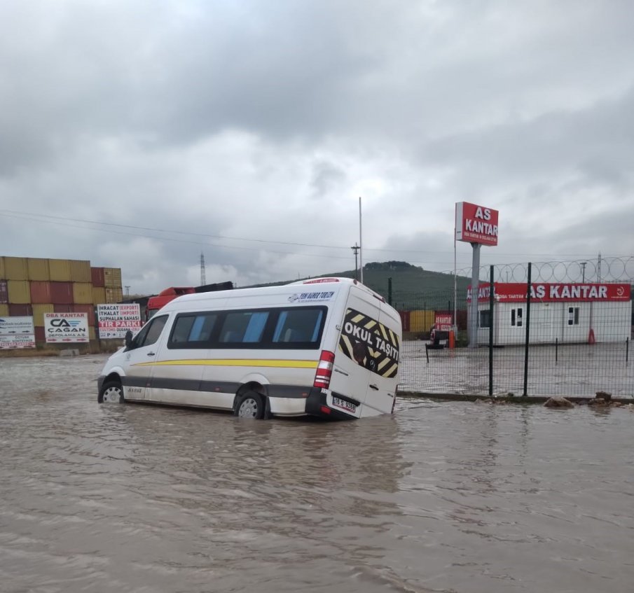 Порой и градушка предизвикаха наводнение в Бурса