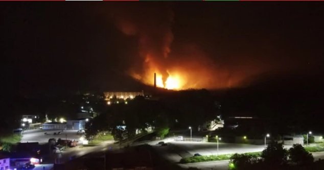 Безсънна нощ в сръбския град Чачак: Избухна фабика за боеприпаси (ВИДЕО)