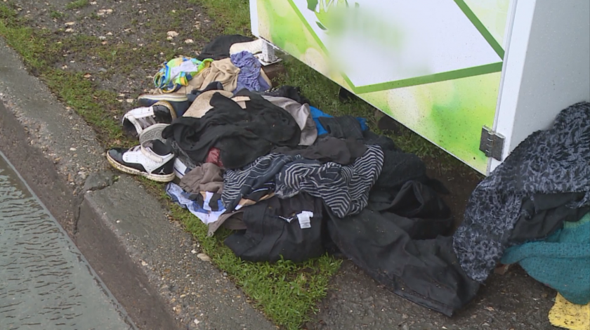 Вандали разбиват контейнерите за дрехи в Русе