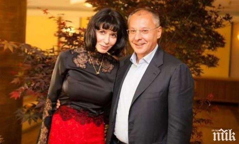 САМО В ПИК И РЕТРО: Станишев дипломира дъщеря си в Шанхай (УНИКАЛНИ СНИМКИ)